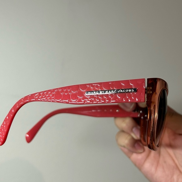 MARC JACOBS SUNGLASSES - Picture 5 of 8